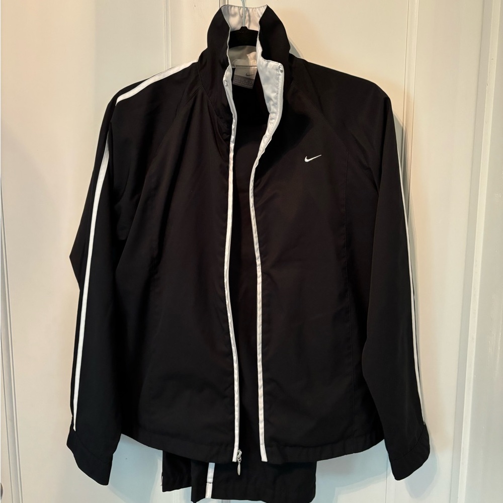Nike jacket and drawstring pants. Size medium.